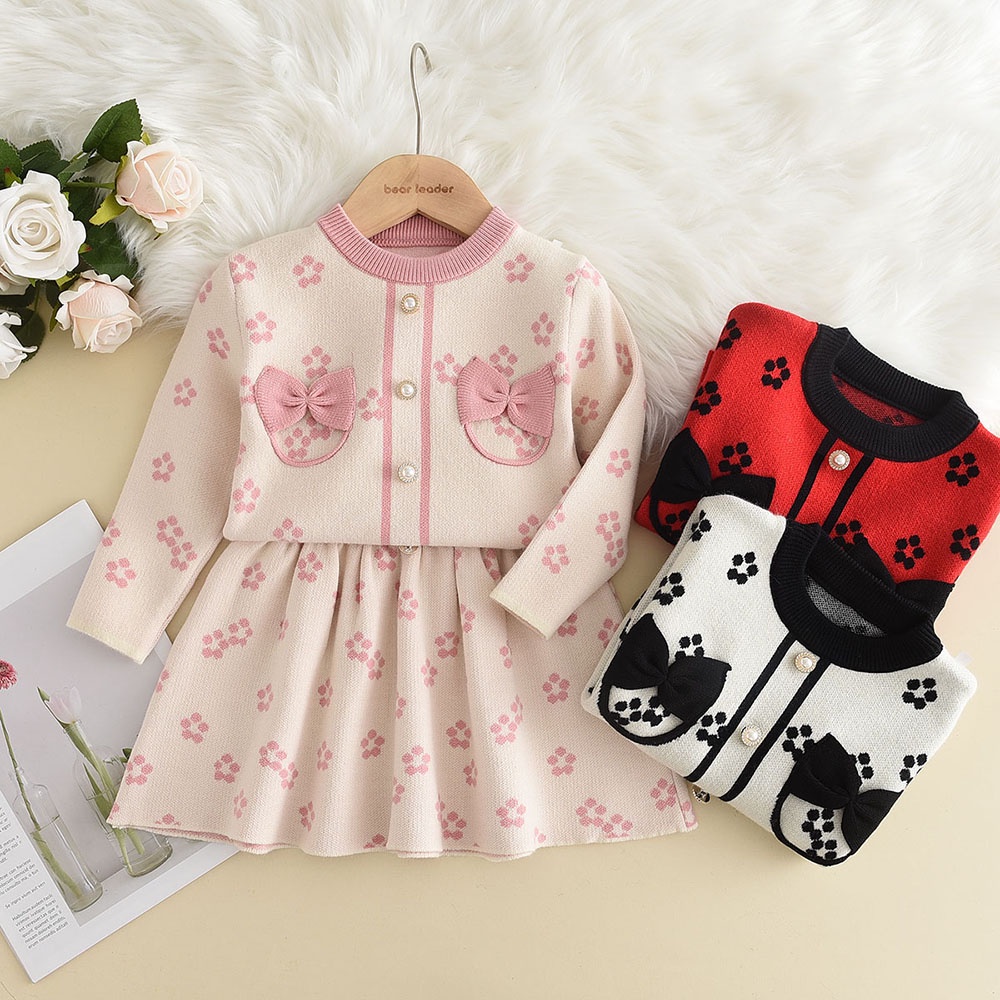 Bộ đồ BEAR LEADER gồm áo sweater đính nơ phối chân váy họa tiết hoa ba chiều phong cách Hàn Quốc cho bé gái 3-7 tuổi