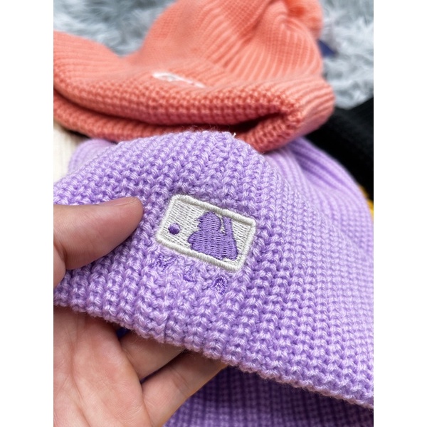 Mũ len MLB NY LA BEANIE BASIX có quả bông tròn