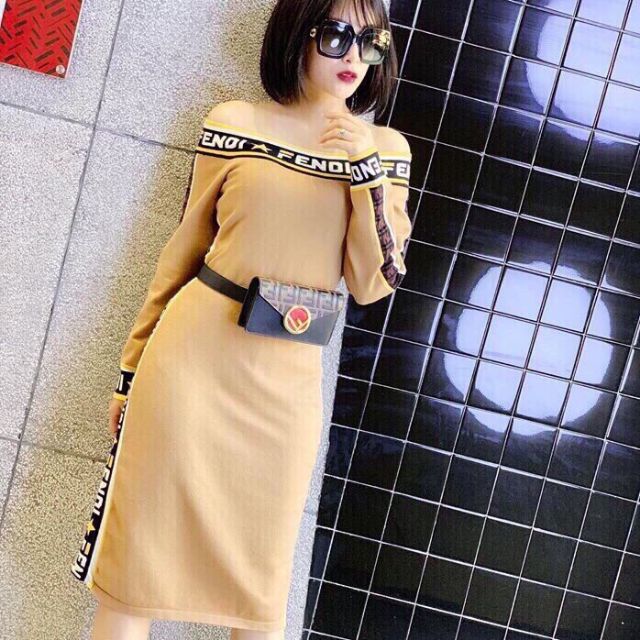 Đầm len trễ vai