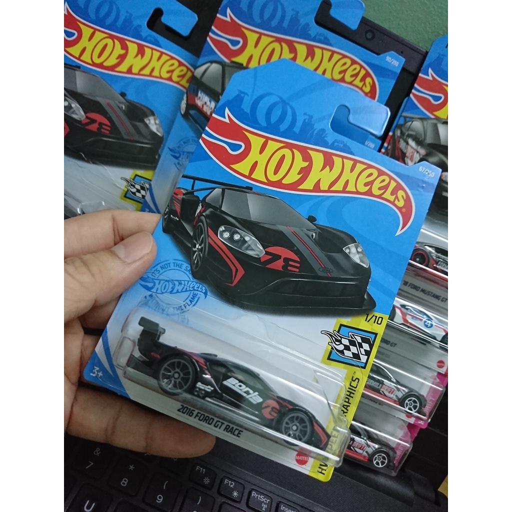 Xe Hotwheels Siêu Xe 2016 Ford GT Race (Màu Đen)