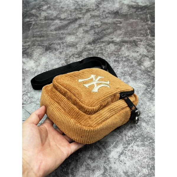 Túi đeo chéo nhung tăm M L B