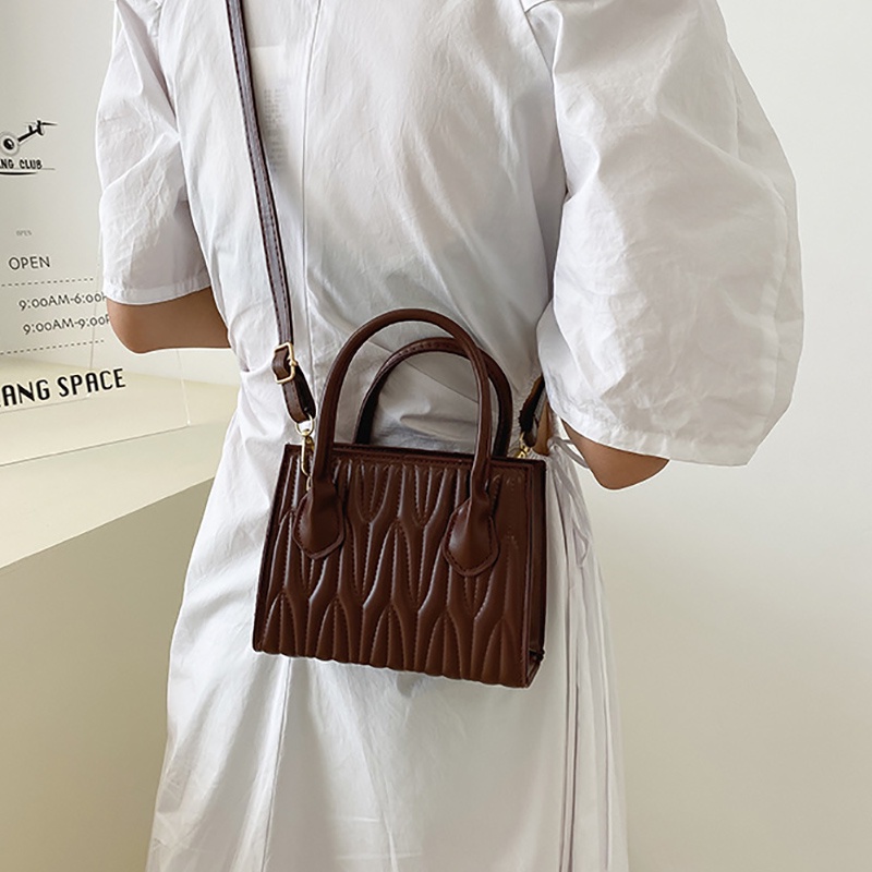 Túi Đeo Chéo Vai Kiểu Phương Tây Thêu Nổi Bằng Tay Cá Tính