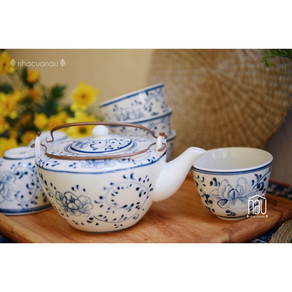 Bộ ấm chén bình trà Hoa Phù Dung, sản phẩm của các nghệ nhận làng gốm truyền thống Bát Tràng