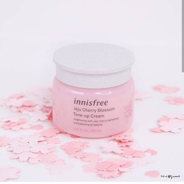 Kem Dưỡng Trắng Nâng Tông Da Chiết Xuất Hoa Anh Đào Innisfree Jeju Cherry Blossom Tone Up Cream 50ml