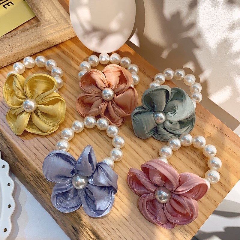 Dây buộc tóc WE FLOWER chất liệu cao su co giãn đính hạt ngọc trai và hoa đáng yêu cho nữ