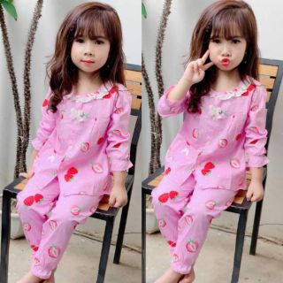 Hồ Thanh Thu combo áo len khách