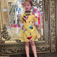 Váy búp bê chân ren cổ tàu