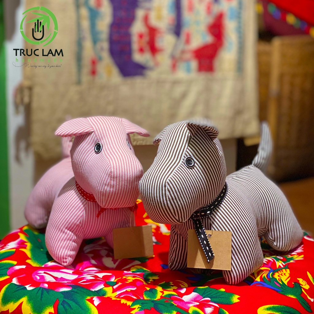 Đồ Chơi Cho Bé Thú Nhồi Bông Hình Con Chó Đeo Nơ Vải Kẻ Bông Gòn Cao Cấp – Trúc Lâm Handmade