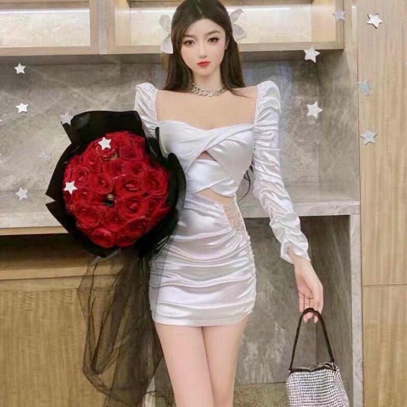 Đầm xẻ eo dự tiệc.