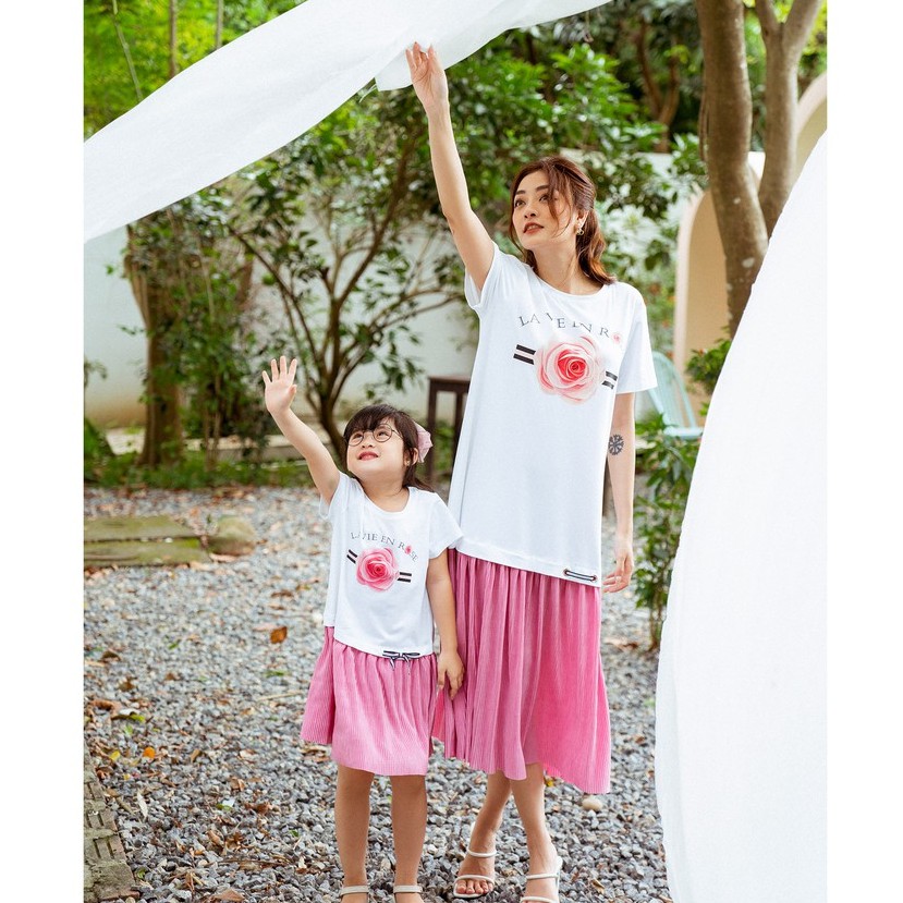 Đầm thun suông, phối chân dập ly, in hình hoa hồng Emspo DS4073