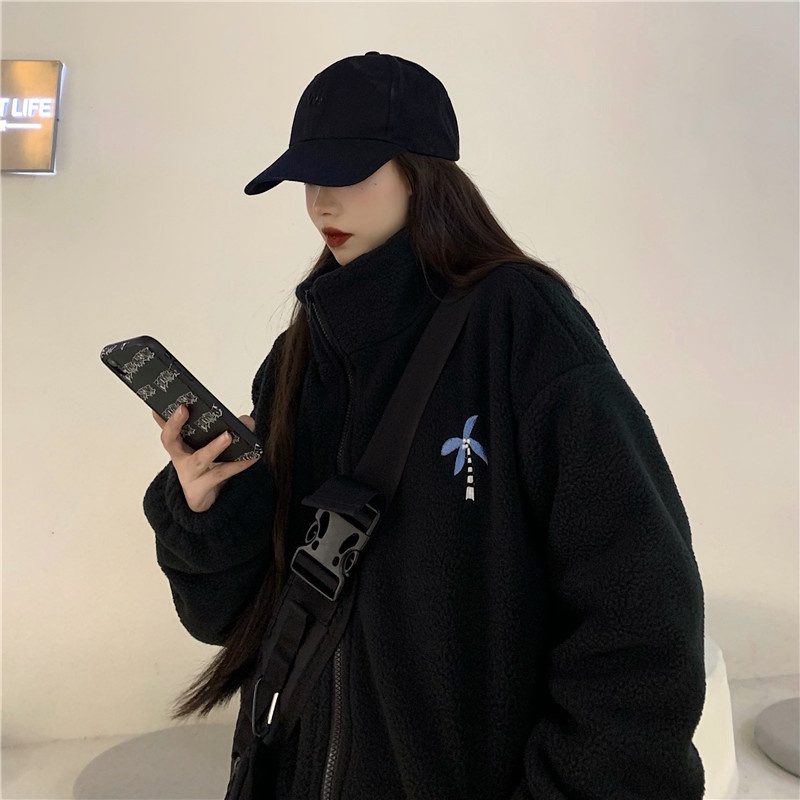 Áo khoác lông cừu mùa đông hình thêu trước ngực phong cách Hồng Kông | BigBuy360 - bigbuy360.vn