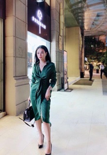 Váy lụa xoắn bụng