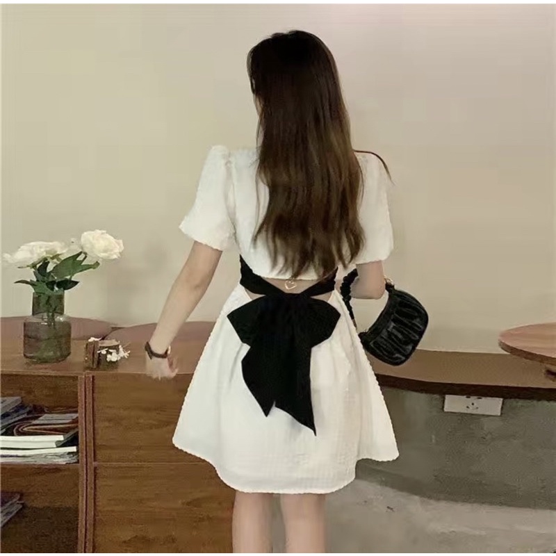 Đầm cổ vuông hở lưng cột nơ eo