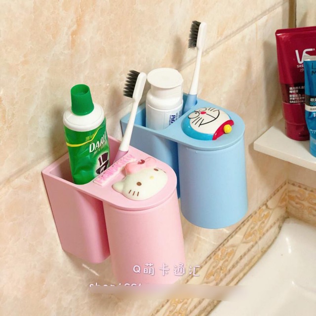 Kệ bàn chải kèm ly hít nam châm Hello Kitty - Doremon Doraemon