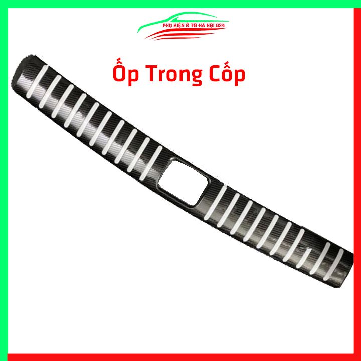 Ốp chống trầy cốp Hyundai Tucson 2016-2021 cacbon sáng bóng