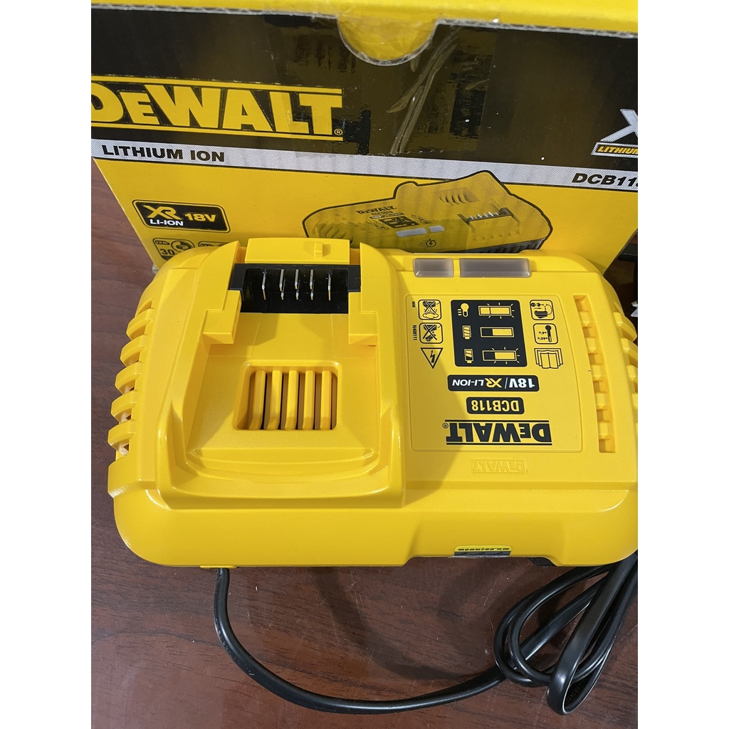 Sạc nhanh Dewalt DCB118 chính hãng, mới 100%
