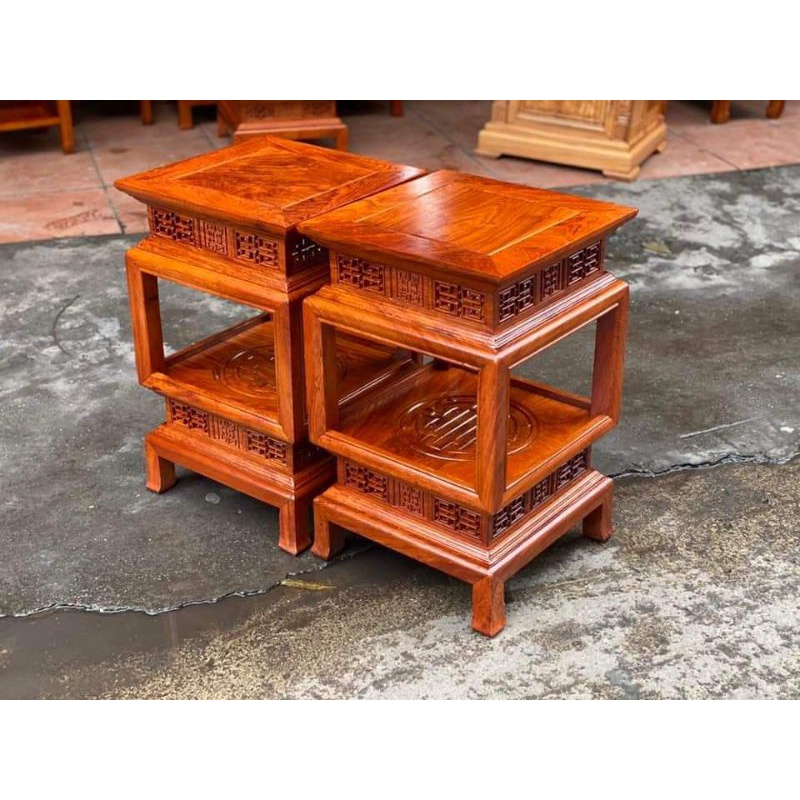 Đôn đèn lồng gỗ hương đá kích thước cao 60 cm mặt vuông 38 cm.