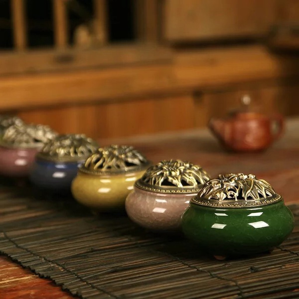 Lư đốt trầm hương (Màu ngẫu nhiên) - Tặng 1 hộp hương vòng
