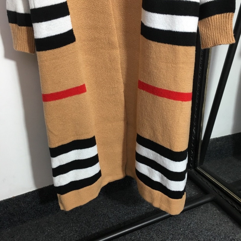 Áo cardigan len nữ dáng dài tới gối hoạ tiết kẻ ngang thương hiệu Burberry BBR cao cấp