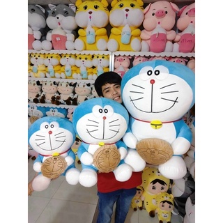 Gấu bông doremon ôm bánh, doremon nhồi bông