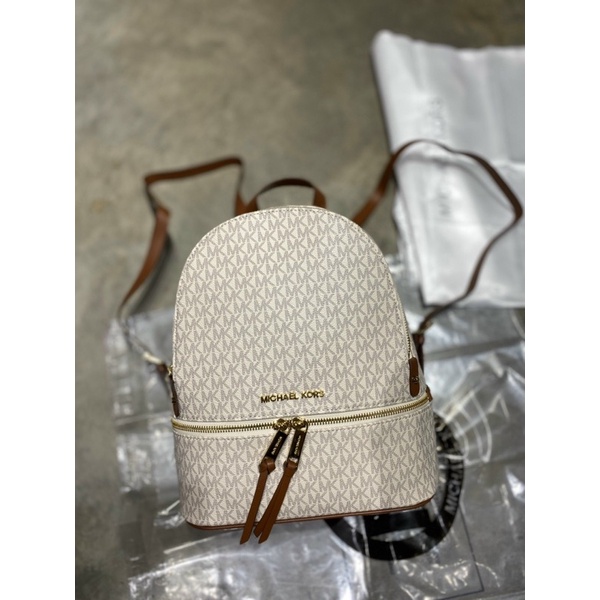 -Balo form vuông  MiK Rhea backpack--kem chữ nâu sang trọng