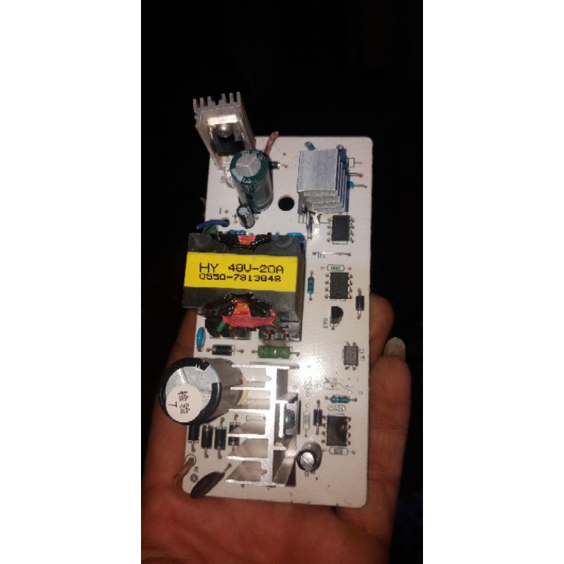 Mạch sạc ắc  quy 48v đến 60v 20a .tháo trong sạc xe đạp điện