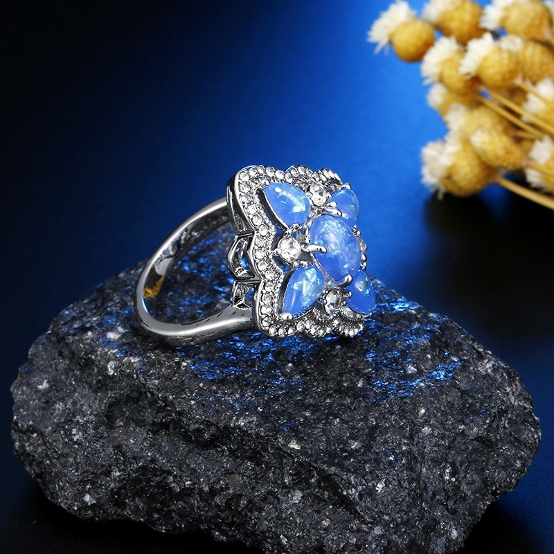 Nhẫn Đính Đá Opal Sang Trọng Quý Phái