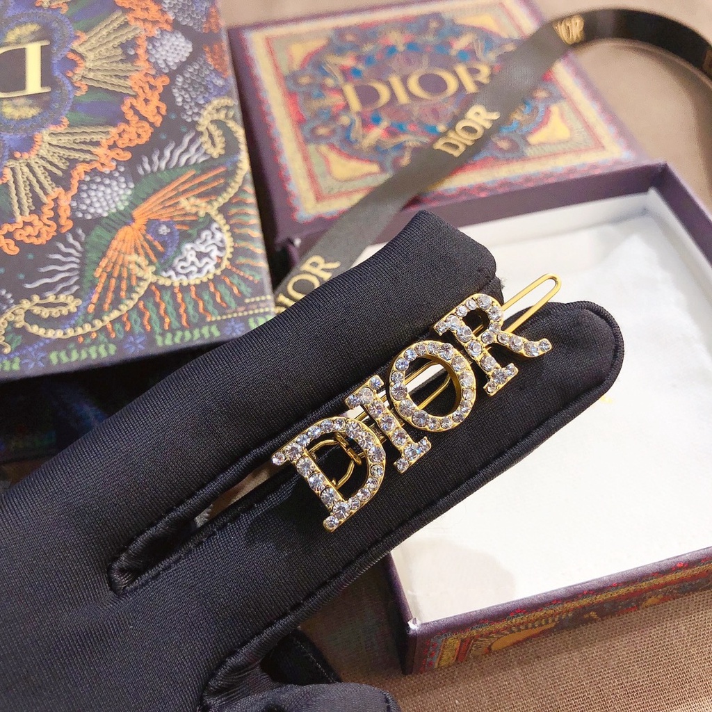 Kẹp tóc hình logo Dior bằng thép titan đính kim cương giả thời trang sang trọng cho nữ