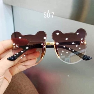 Kính mắt cho bé