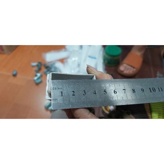 BỊT SẮT NHỌN BẰNG NHỰA TRẮNG (Bịt Ngoài/bịt trong cây sắt)