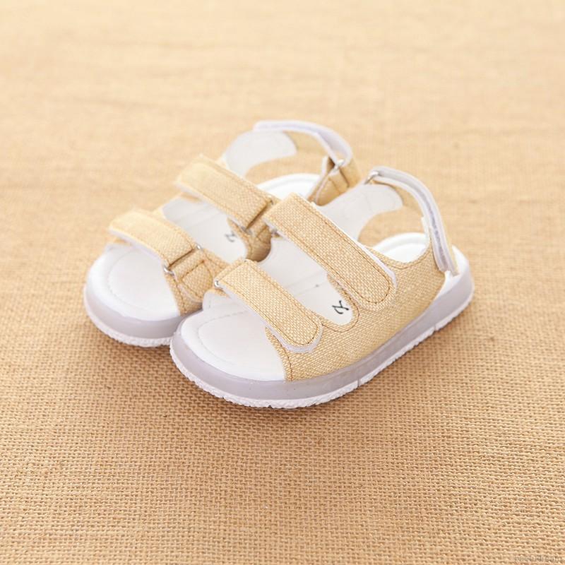 Giày Sandals có đèn led dễ thương cho bé