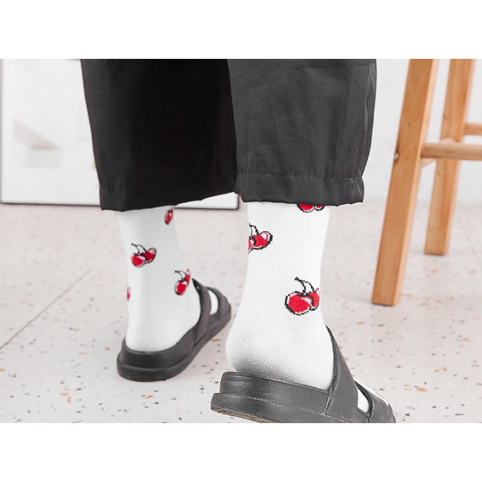 Vớ cao cổ hình trái Cherry Nam Nữ phong cách trẻ trung, năng động.