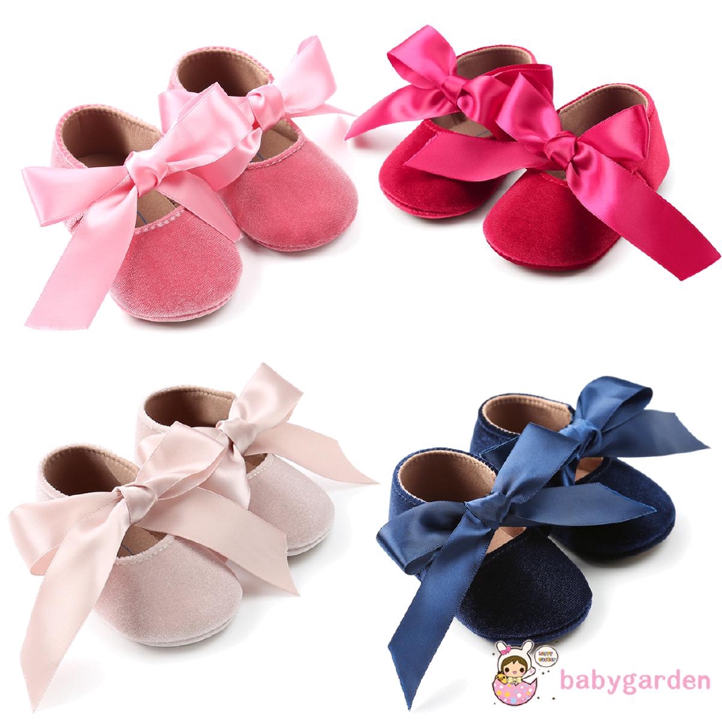 Giày em bé kiểu dáng thời trang