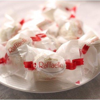 [Hộp 150gr] Socola phủ dừa Ferrero Confetteria Raffaello Đức - Date T11/2021