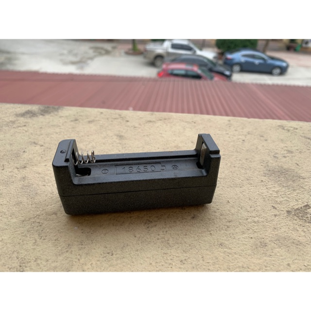Dock sạc pin tông đơ