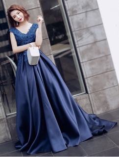 Đầm dạ hội xoè phồng cổ tim
