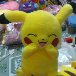 Thú nhồi bông Pikachu
