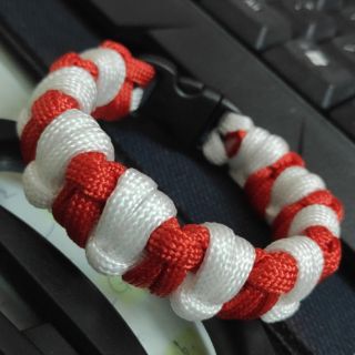 [HOT] Vòng Paracord Đỏ Trắng HH