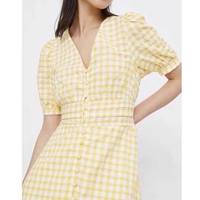 Đầm kẻ caro Urban Revivo xuất dư.