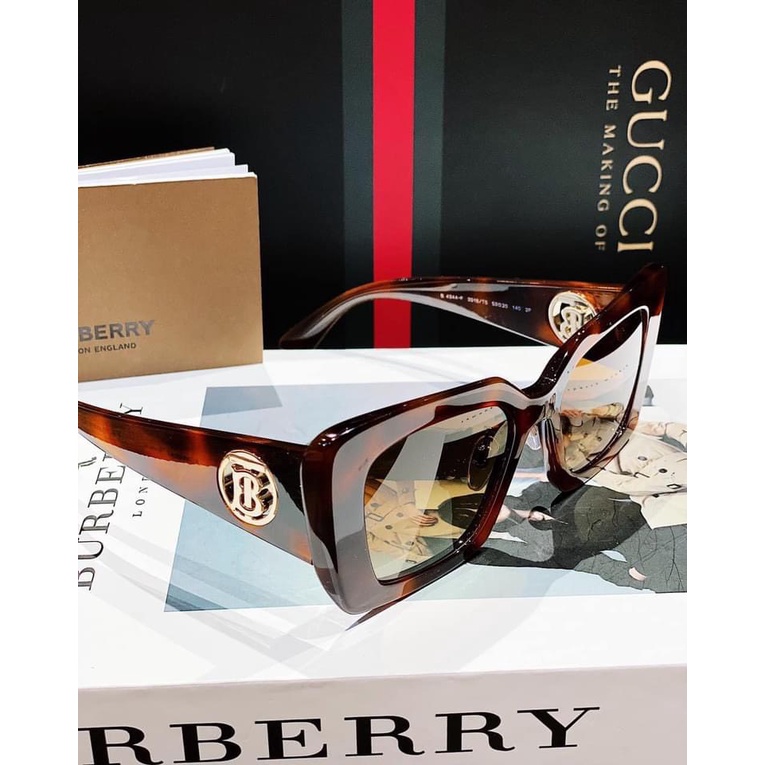 Kính mát Burberry viền havana, mắt nâu BE4344F 3316T3 Daisy