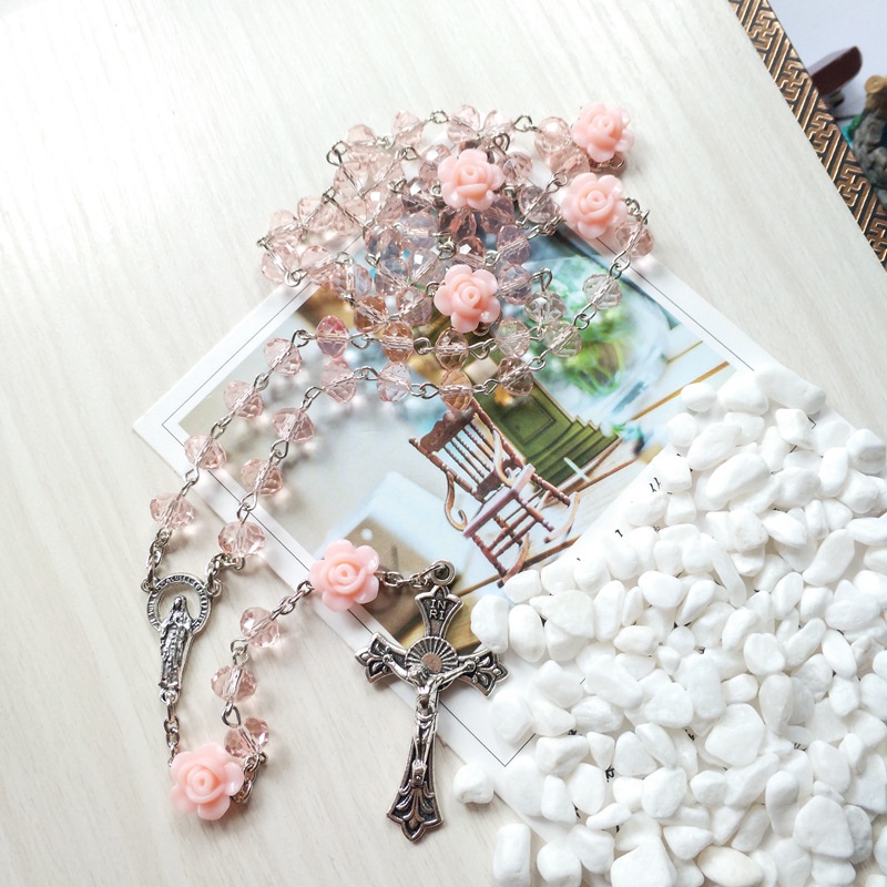 Dây chuyền chuỗi hạt cầu nguyện màu hồng mặt thánh giá