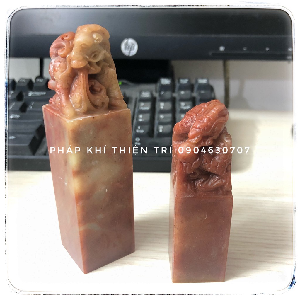 Ấn triện thư pháp cá nhân , làm bằng đá ,nhỏ gọn , kèm túi gấm và mực chusa