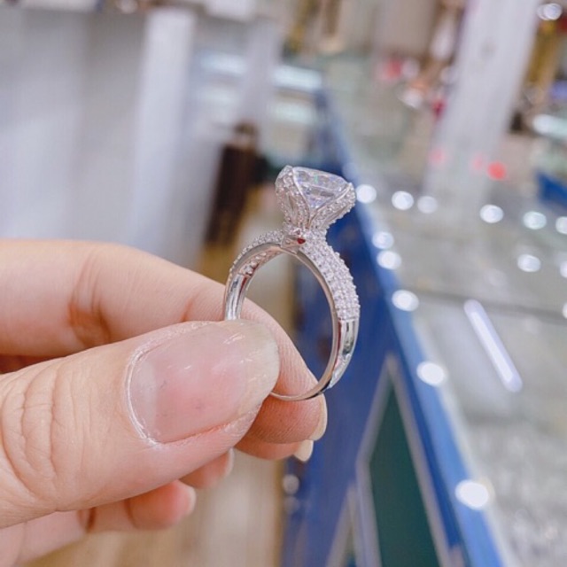 Nhẫn đá cao nhân tạo cánh sen ôm bạc thật mạ vàng trắng