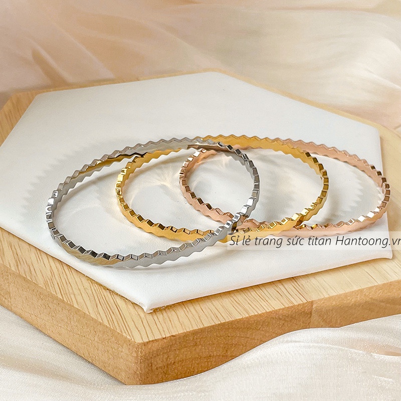 Vòng tay titan nữ không gỉ mạ vàng 18k thiết kế hình đơn giản thời trang hàn quốc 2022