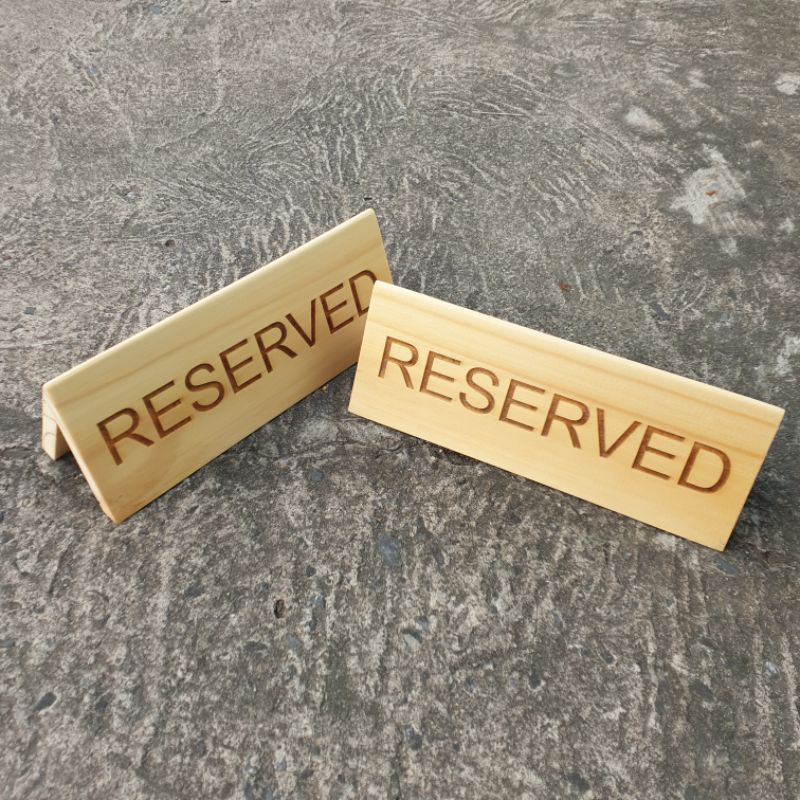 Bảng Reserved bằng gỗ khắc laser, bảng bàn đặt trước