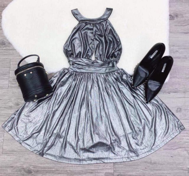 Đầm xòe yếm nhũ hở lưng