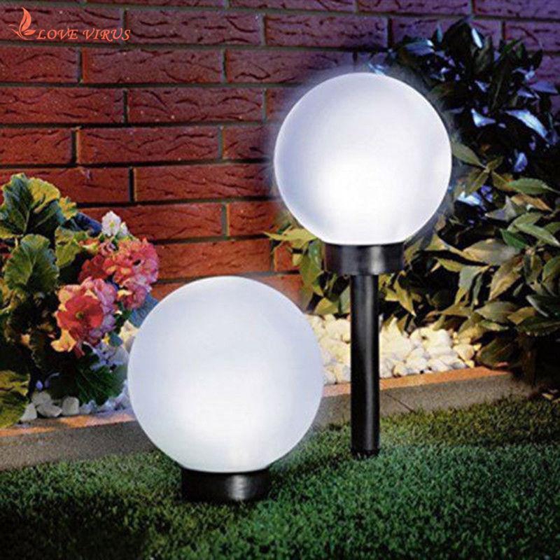 Đèn LED cắm cỏ sân vườn dùng năng lượng mặt trời thân thiện với môi trường