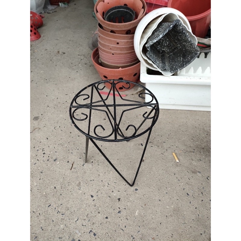 ĐÔN SẮT, khung sắt 3 chân để chậu hoa văn