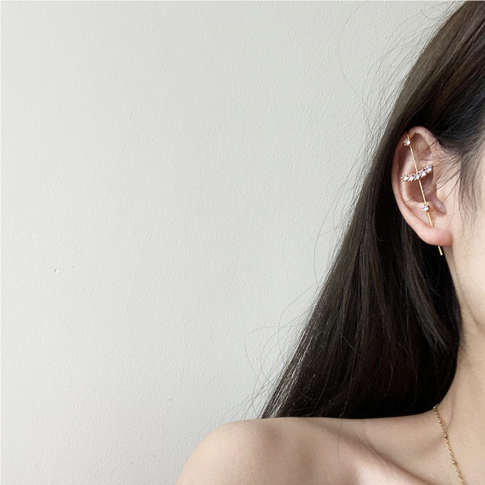 Khuyên tai dạng xiên đính đá phong cách thời trang Hàn Quốc cá tính