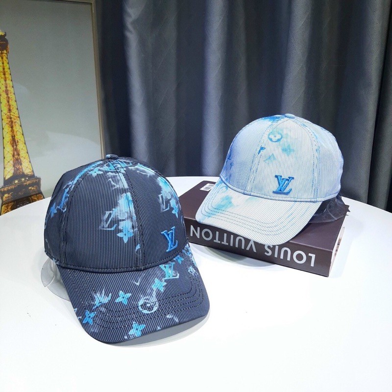 Mũ lưỡi trai LV nền thô kẻ logo thêu chữ xanh 2 màu form quá đẹp